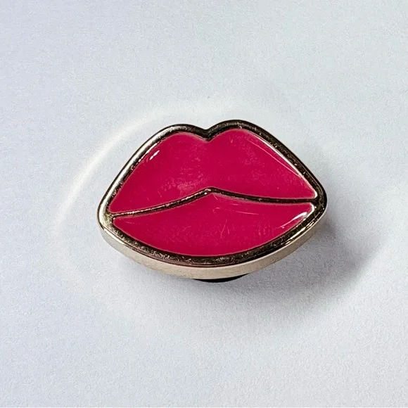 Croc Jibbitz Pink Lips Mouth Gold - Picture 3 of 5